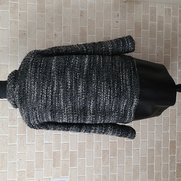 Danier Women's Black Wool Blend and Leather Coat (Sz M) - Picture 7 of 15